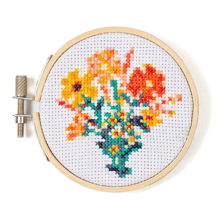 Flowers Mini Cross Stitch Embroidery Kit – Kikkerland Design Inc