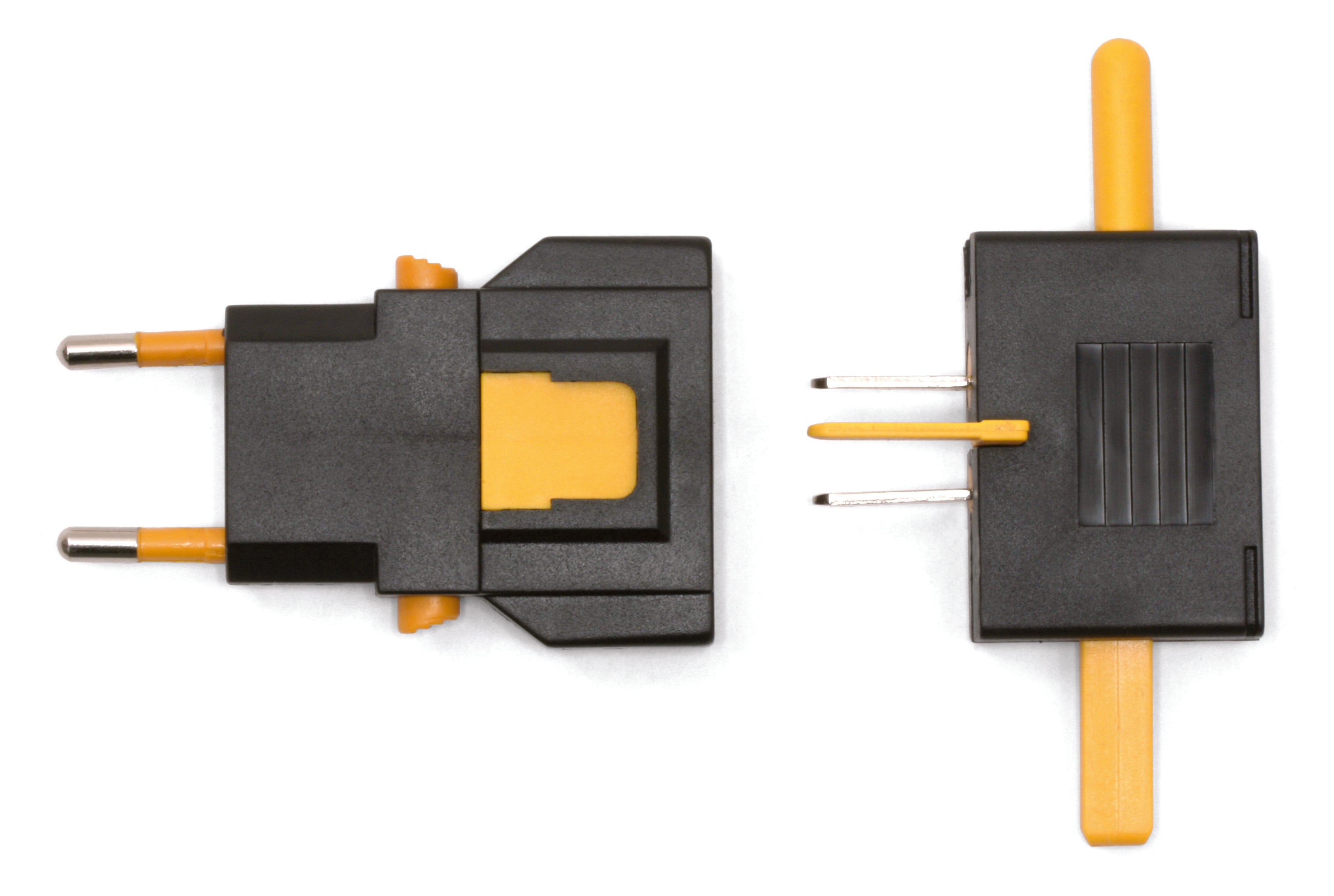 ユータ Universal Travel Adapter – Kikkerland Design Inc