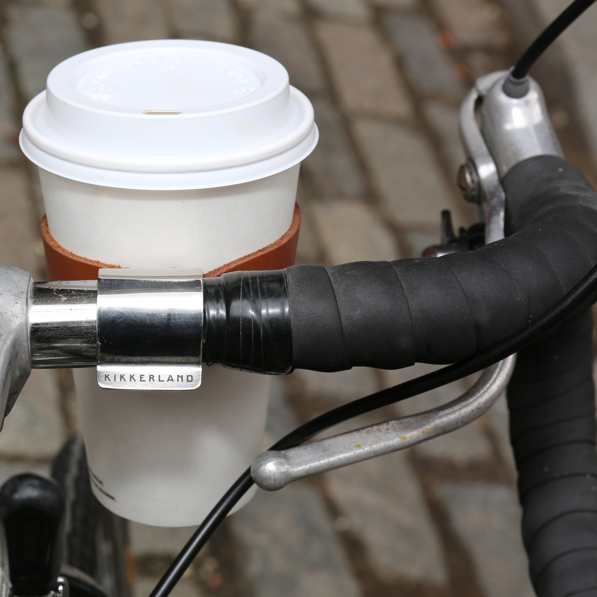 Porte-gobelet de vélo en cuir Fiets – Kikkerland Design Inc