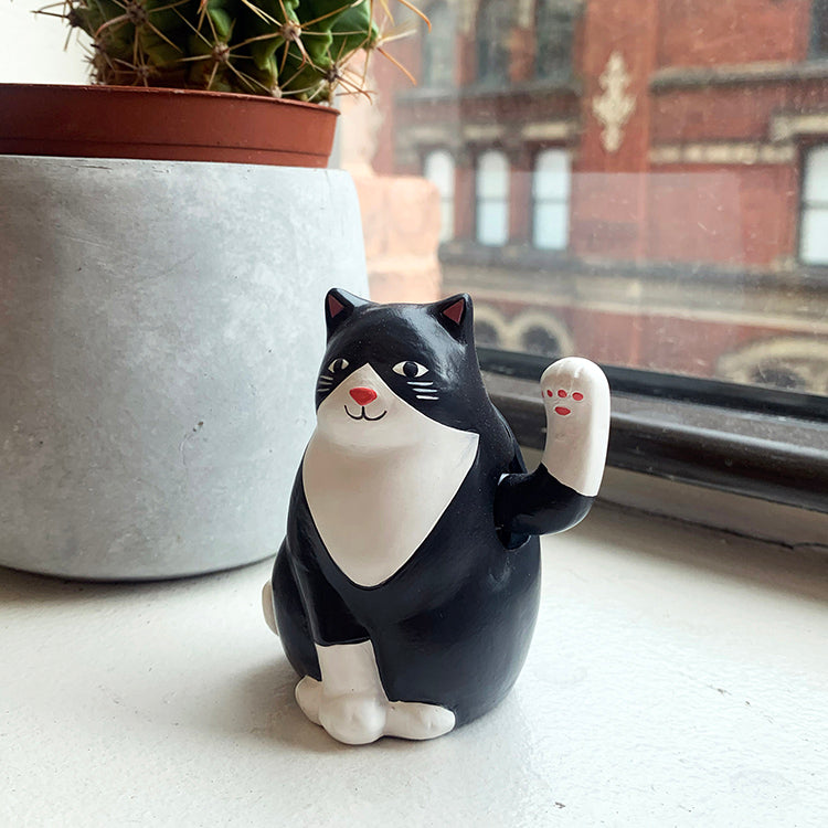 Solar Cat – Kikkerland Design Inc