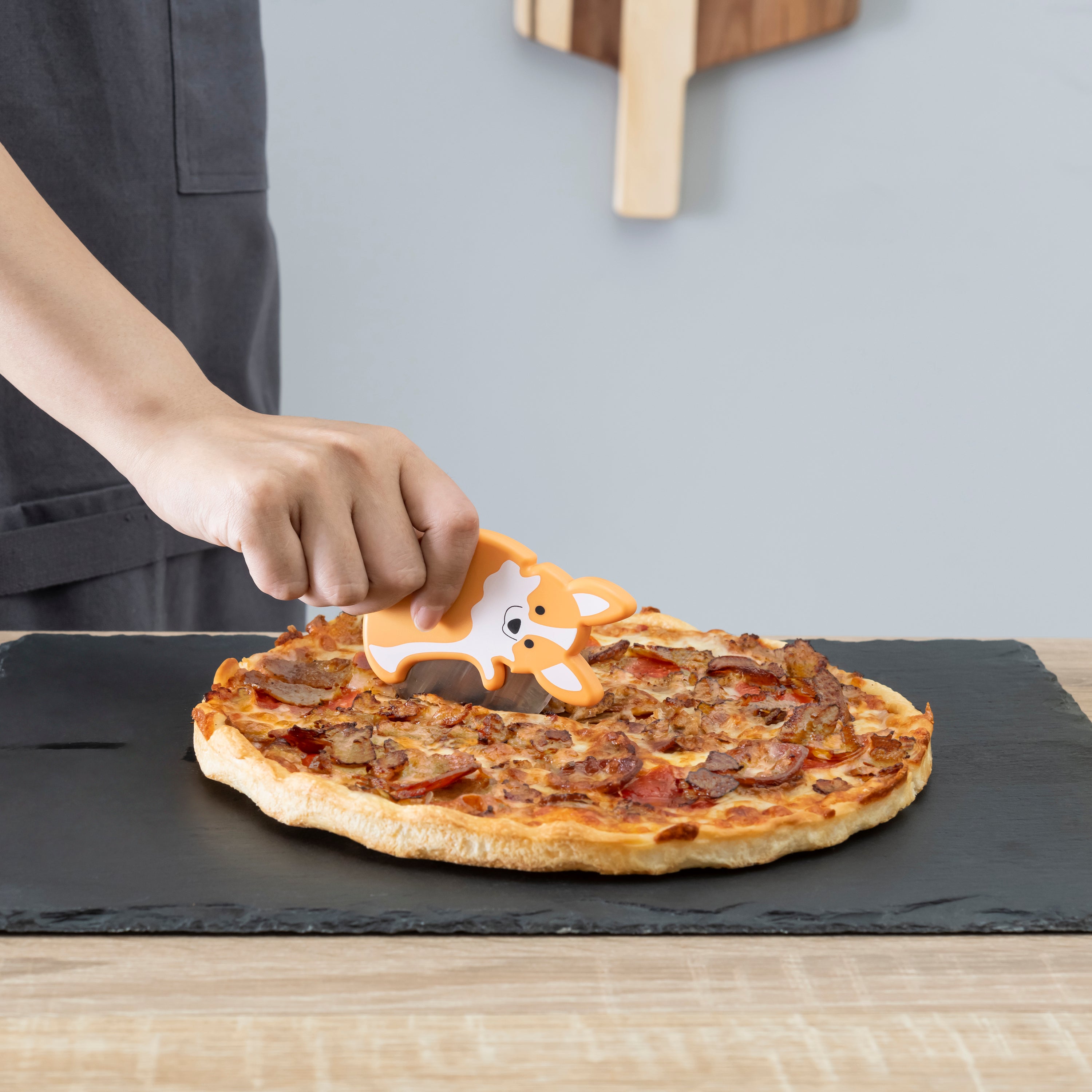 Corgi Lovers Pizza Cutter – Kikkerland Design Inc