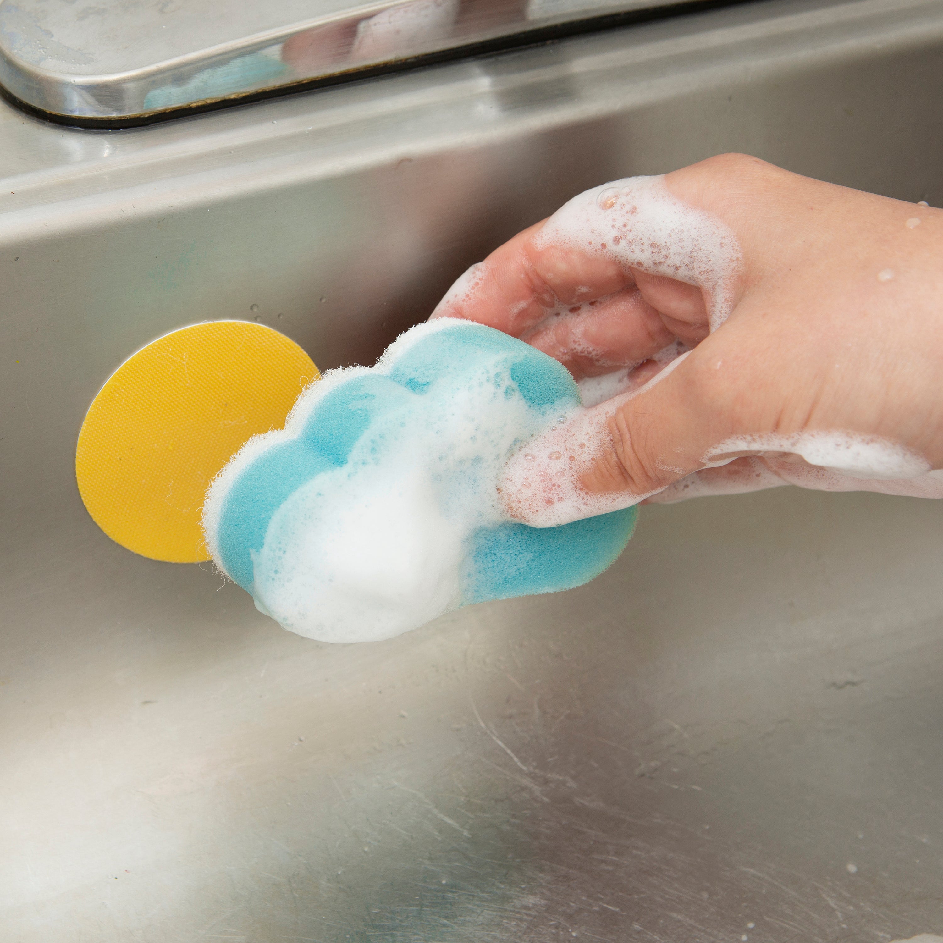 Cloud Grab 'N Scrub – Kikkerland Design Inc