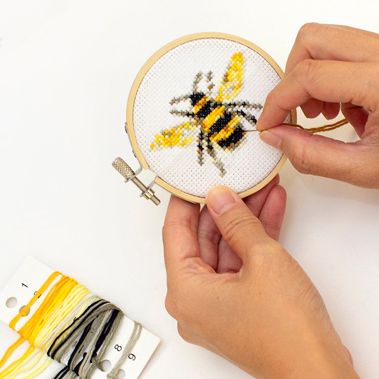Bee Mini Cross Stitch Embroidery Kit – Kikkerland Design Inc