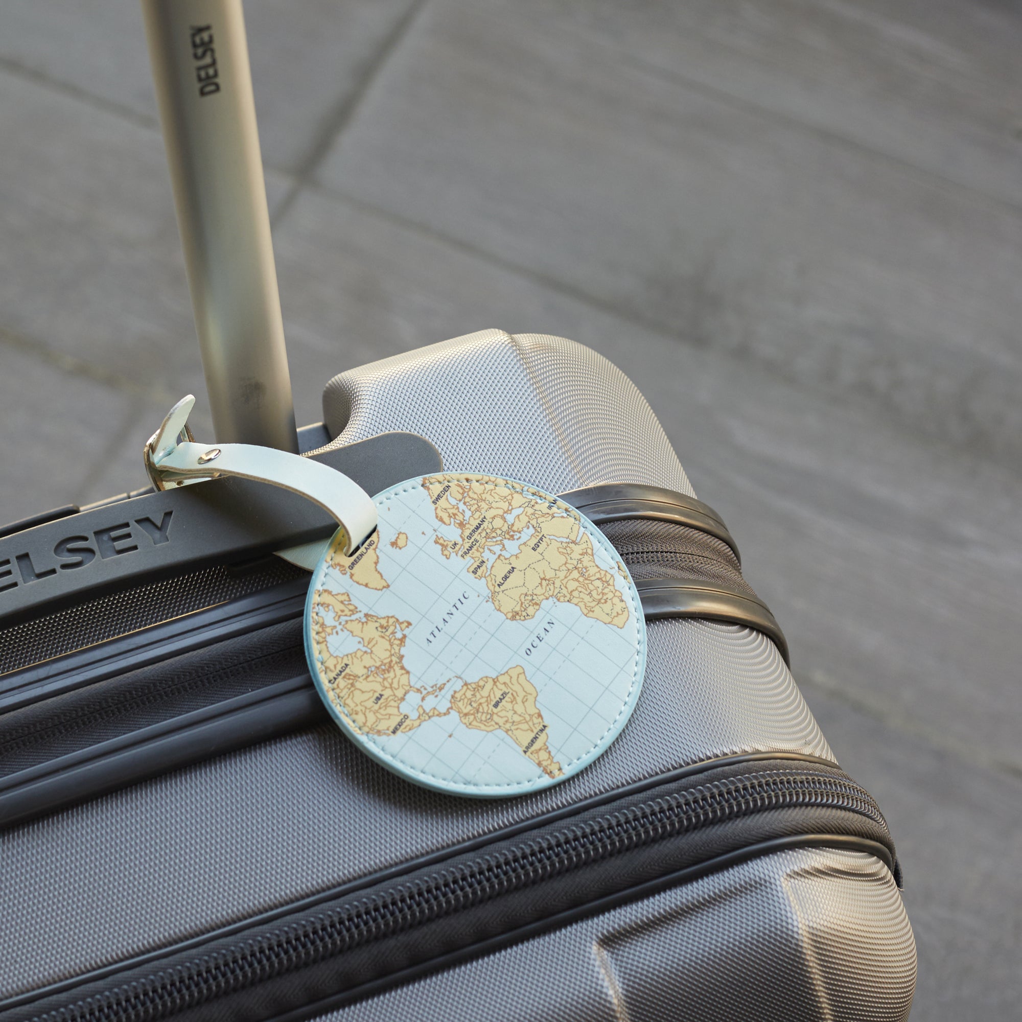 World Traveler Luggage Tag – Kikkerland Design Inc