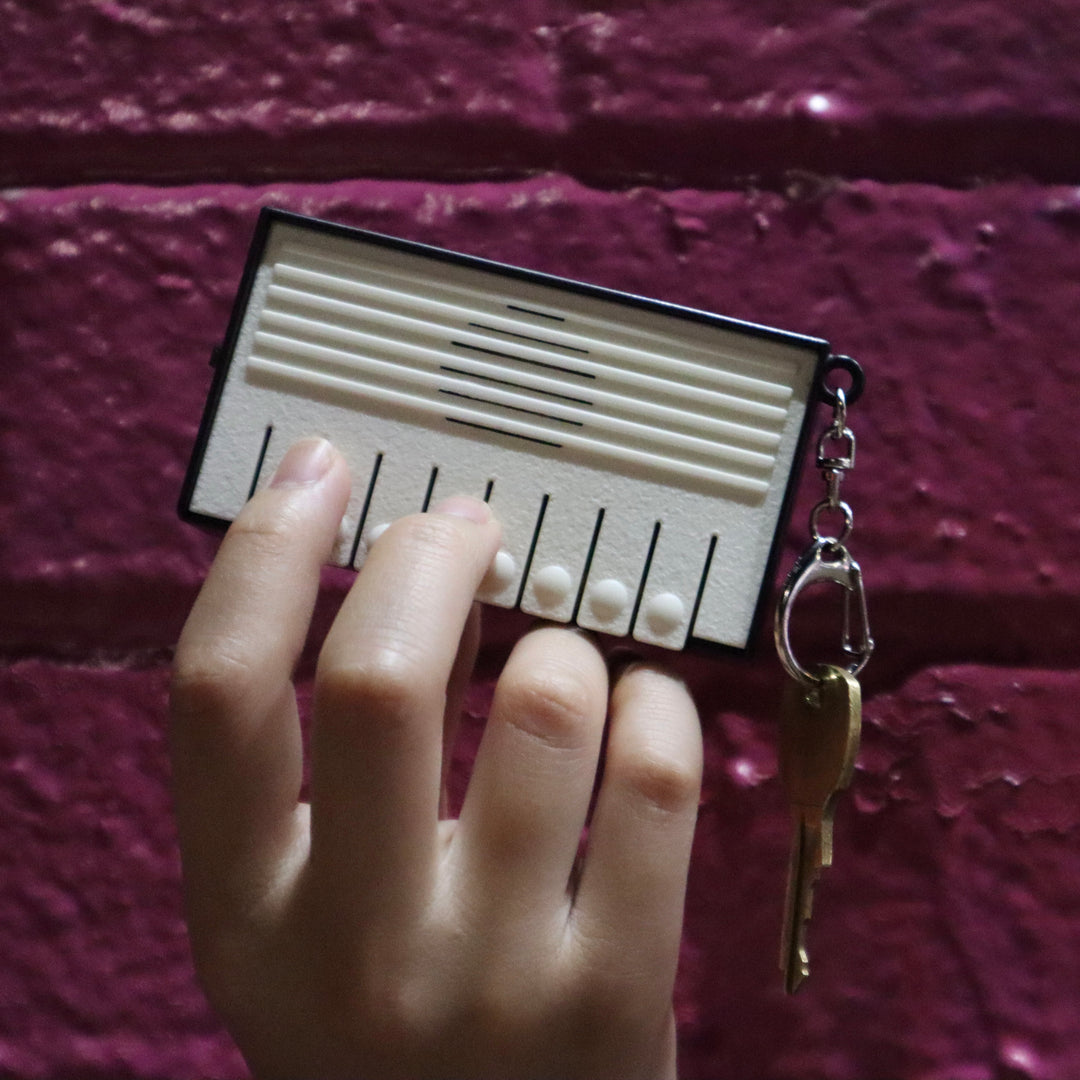 On the Go Mini Piano Keyboard Keychain – Kikkerland Design Inc