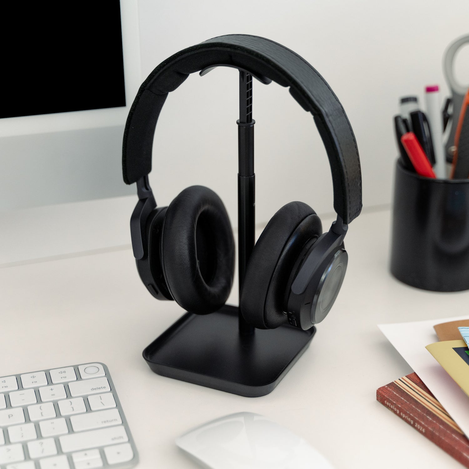 THE PERFECT HEADPHONE STAND