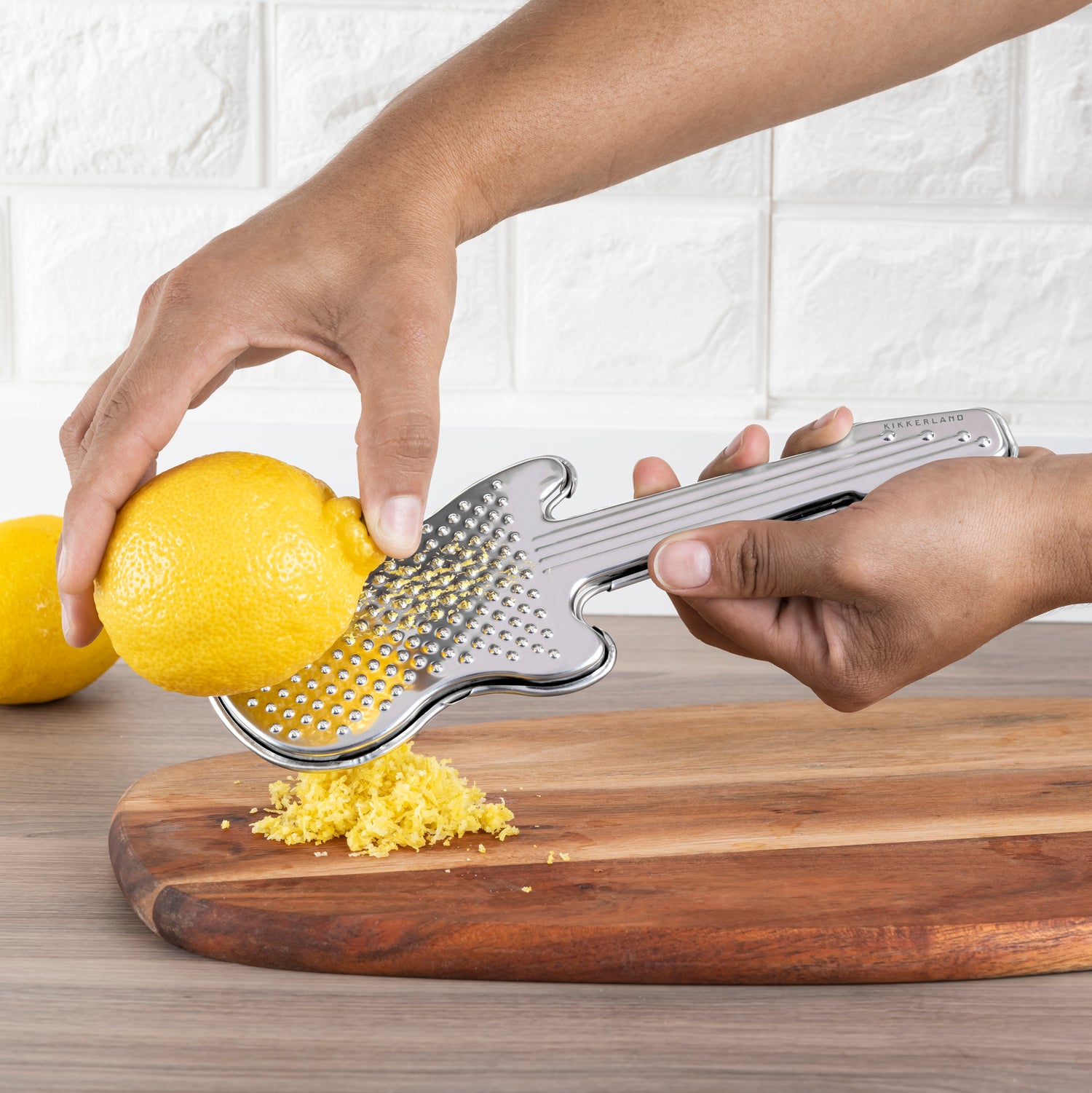 Electric Guitar Shaped Kitchen Grater 27cm : : Home
