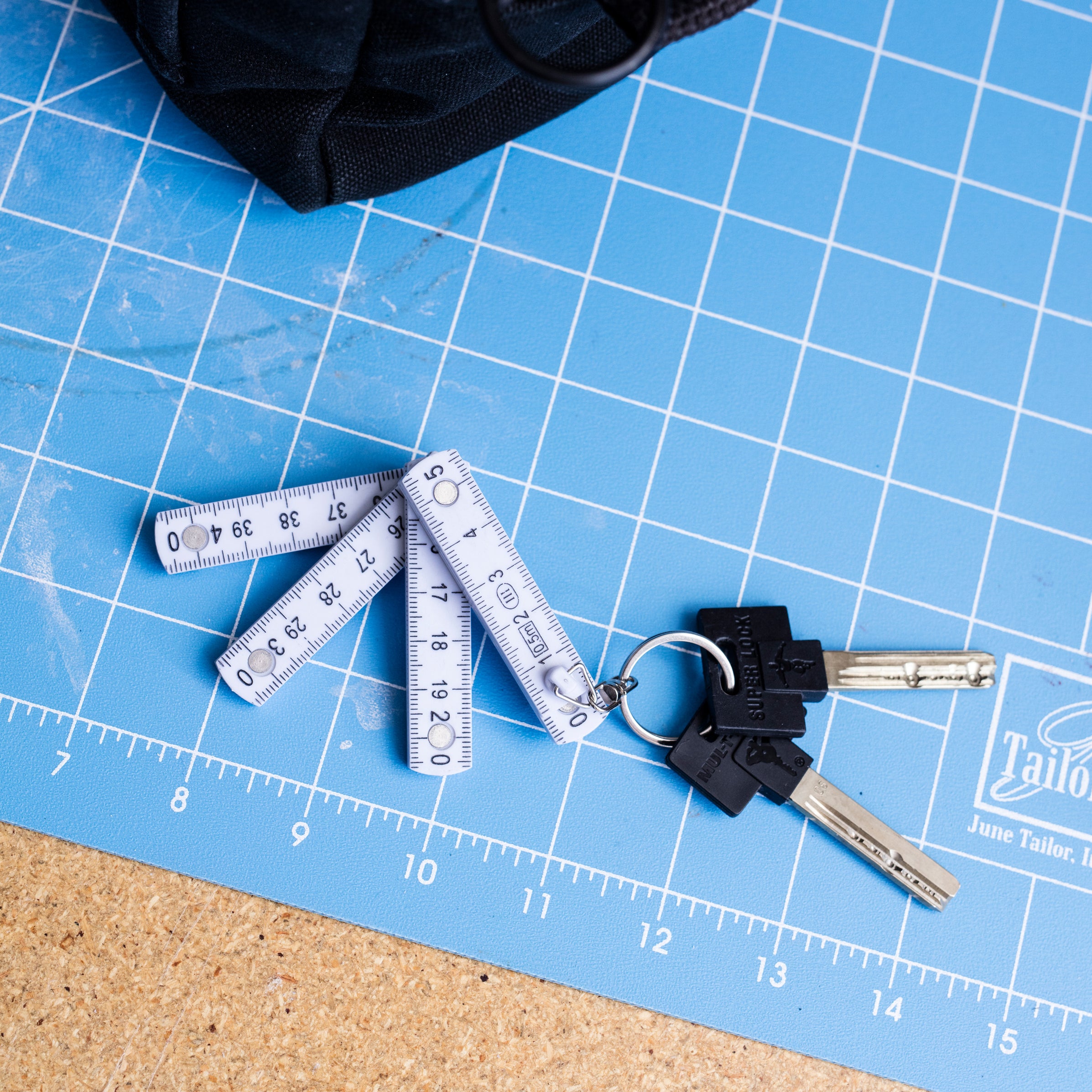 Folding Ruler Keychain — Kikkerland Design Inc