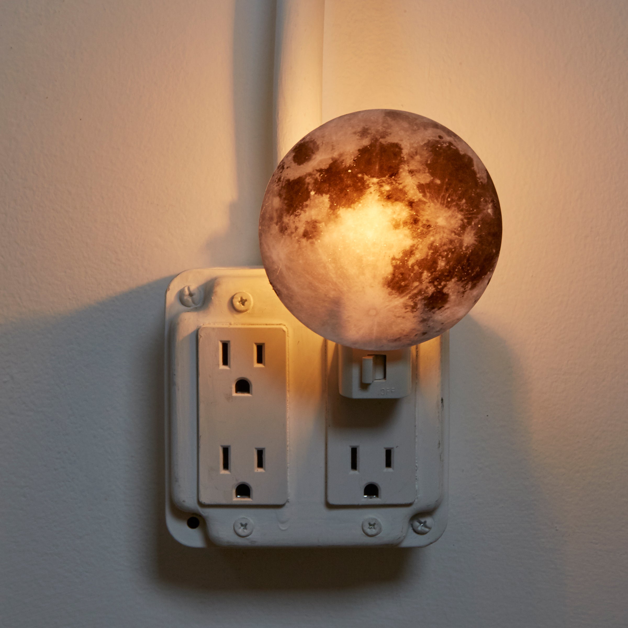 Moon Night light – Kikkerland Design Inc