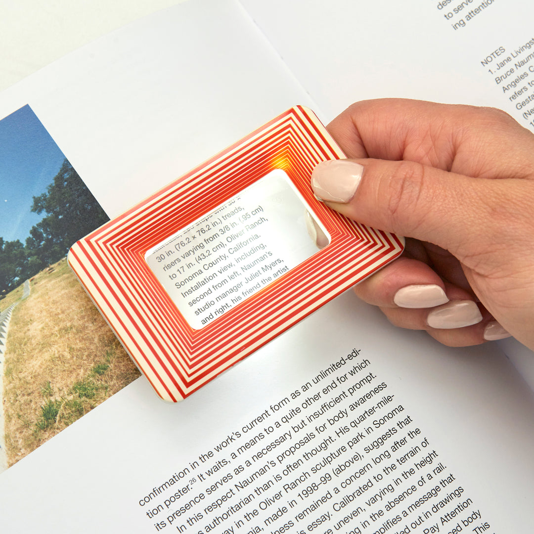 Light Up Magnifier Kikkerland Design Inc