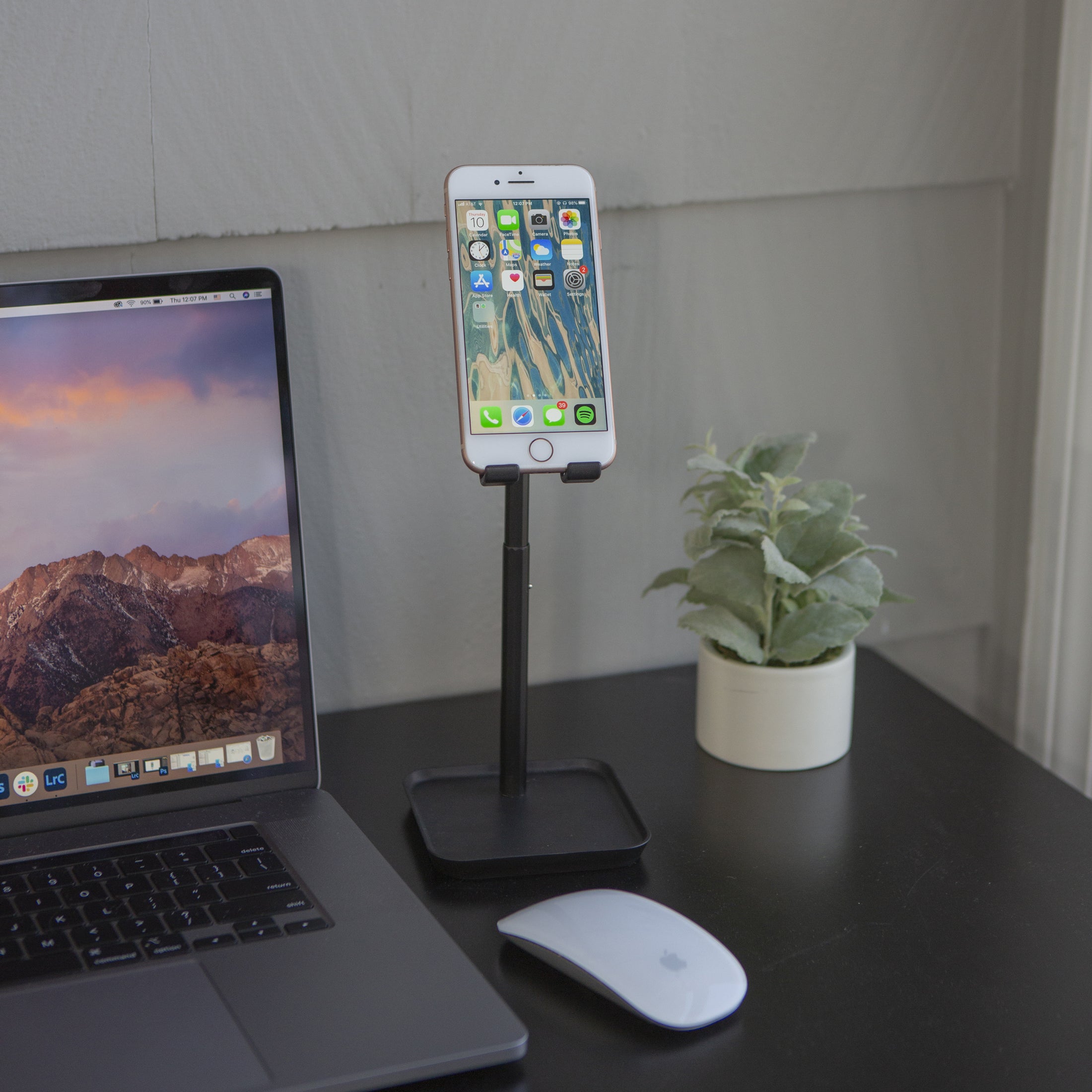 The Perfect Phone Stand in Black – Kikkerland Design Inc